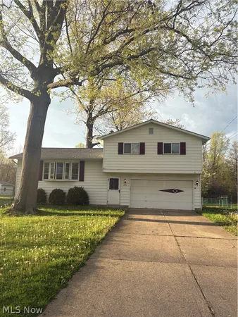 $269,900 | 7265 Farnham Drive, Mentor, OH 44060