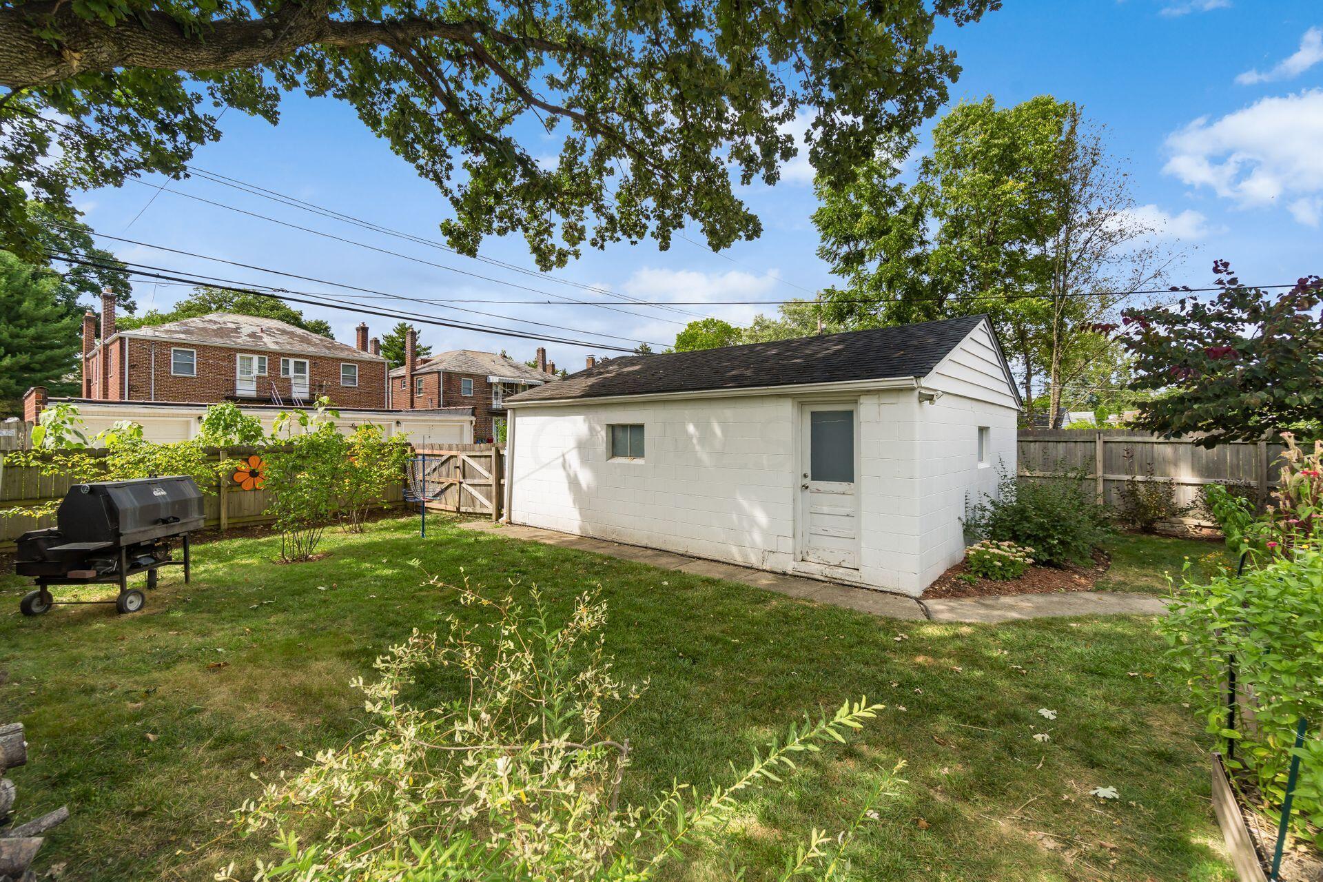 941 South Broadleigh Road Columbus, OH 43209 - Photo 25 of 29 044_ 941 S Broadleigh Rd -013