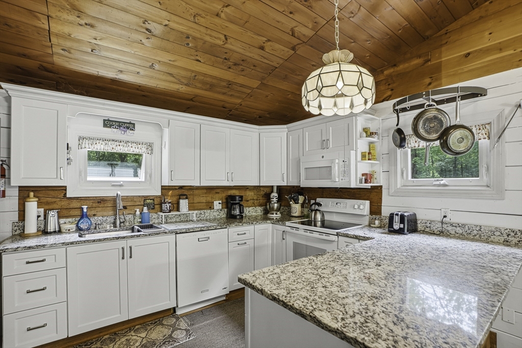 59 Woodland Road Southborough, MA 01772 - Photo 9 of 40