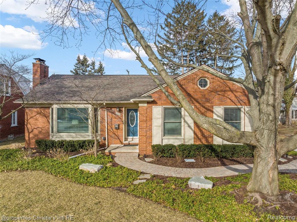 540 Shoreham Road Grosse Pointe Woods, MI 48236 - Photo 1 of 44
