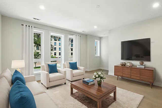 $2,950 | 4629 South Michigan Avenue, Unit 2, Chicago, IL 60653