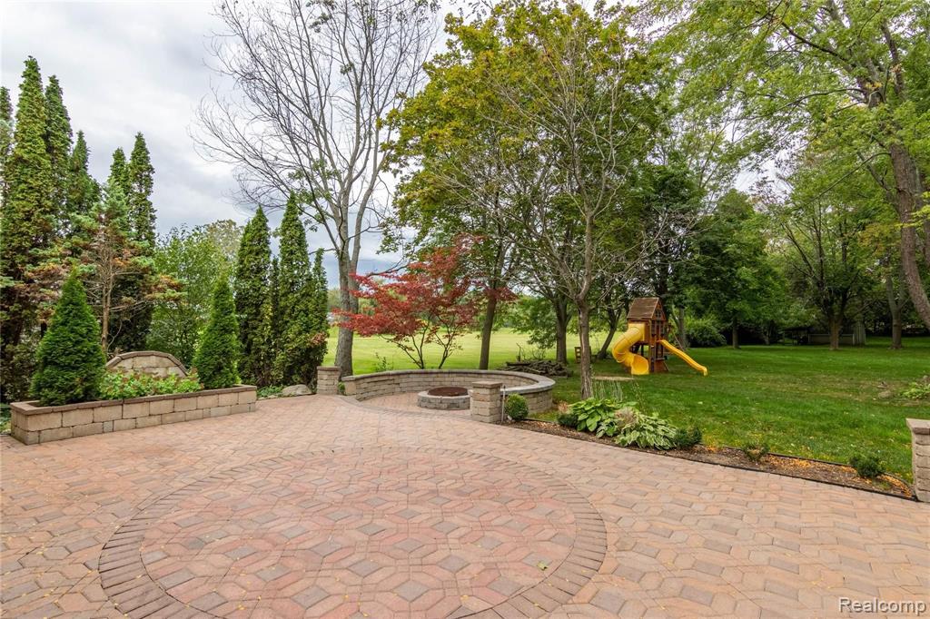 33414 Old Timber Road Farmington, MI 48331 - Photo 3 of 36