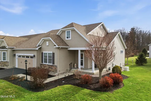 $550,000 | 27 Rosemore Place, Halfmoon, NY 12065