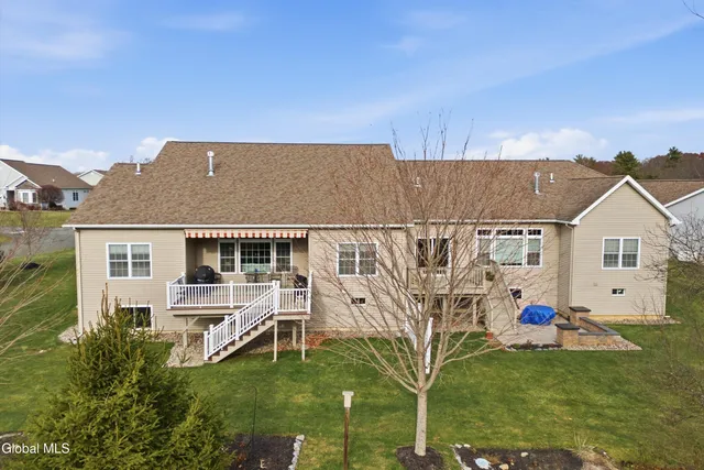 $550,000 | 27 Rosemore Place, Halfmoon, NY 12065