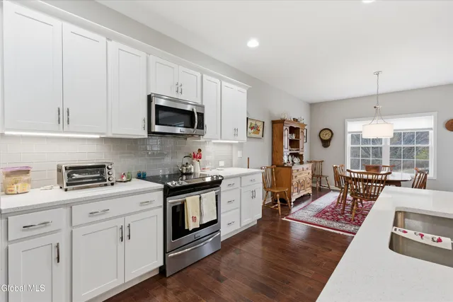 $550,000 | 27 Rosemore Place, Halfmoon, NY 12065