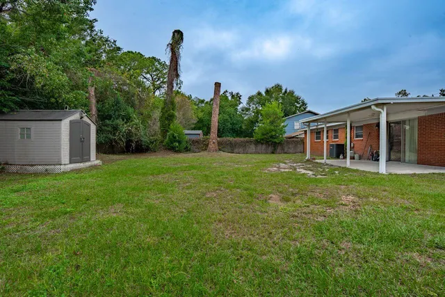 a view of a house with a backyard