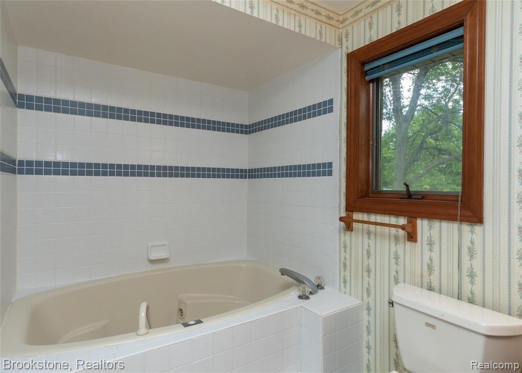 679 West Hamlin Road Rochester Hills, MI 48307 - Photo 28 of 35 Gallery Image 28