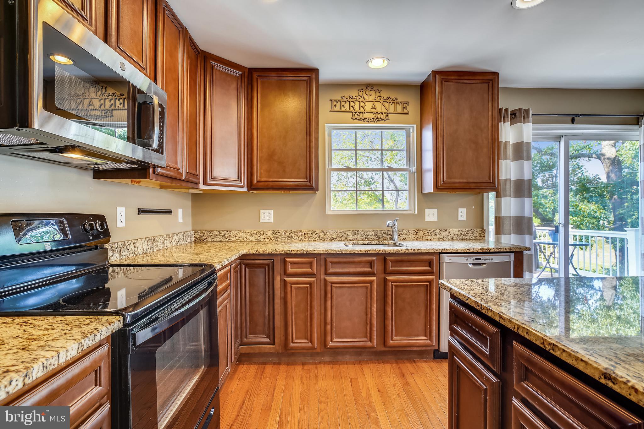 134 Oakwood Road Edgewater, MD 21037 - Photo 5 of 33 granite counters and 42" cabinents
