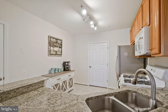 $354,900 | 5950 Kimberly Anne Way, Unit 101, Alexandria, VA 22310