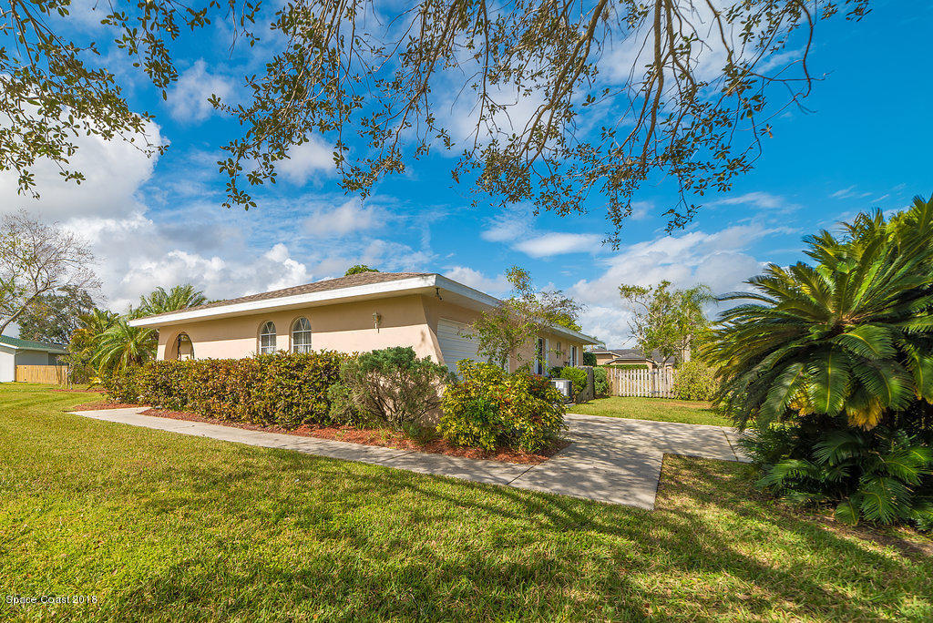 700 Montclair Road Northeast Palm Bay, FL 32905 - Photo 5 of 46 a view of a yard with an tree