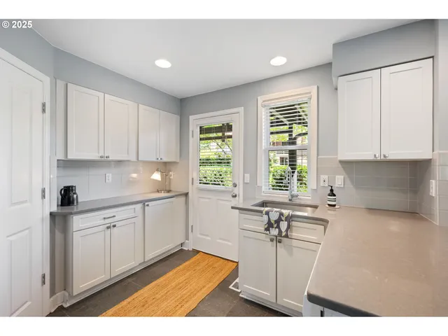 $399,000 | 420 South State Street, Lake Oswego, OR 97034