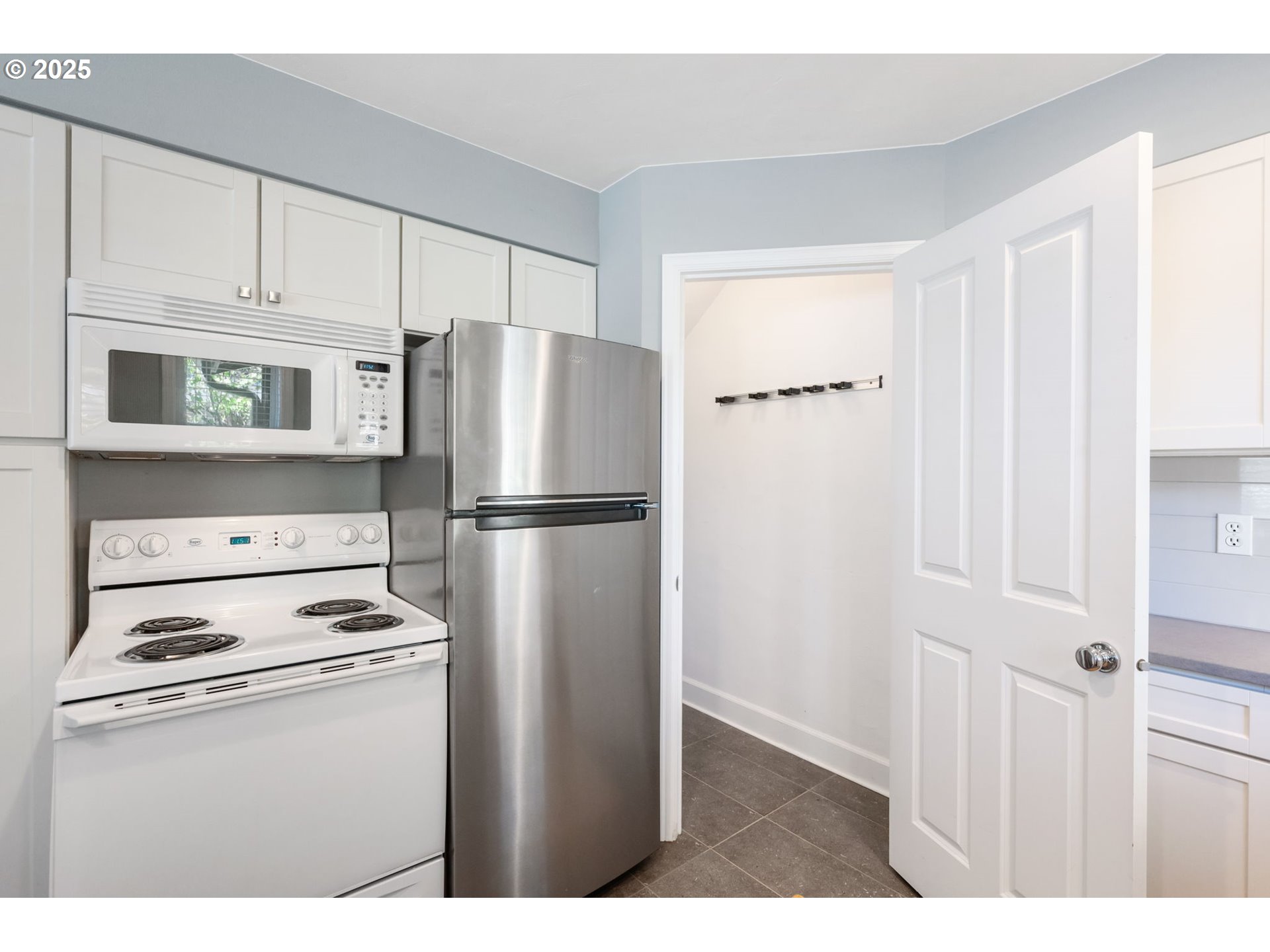 420 South State Street Lake Oswego, OR 97034 - Photo 12 of 34 Kitchen