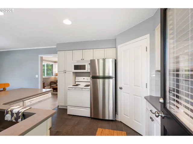 $399,000 | 420 South State Street, Lake Oswego, OR 97034