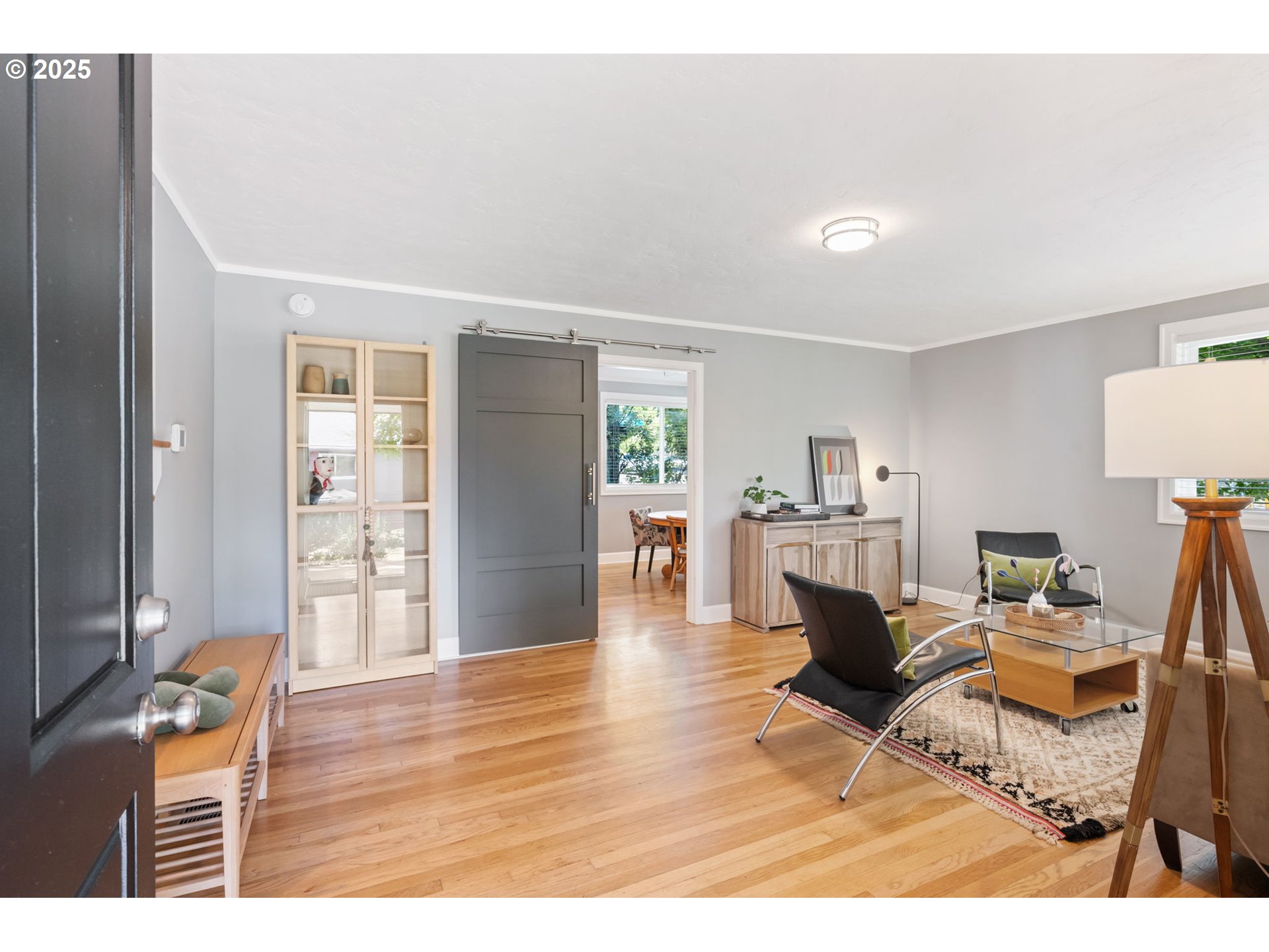 420 South State Street Lake Oswego, OR 97034 - Photo 3 of 34 Living Room/Entrance
