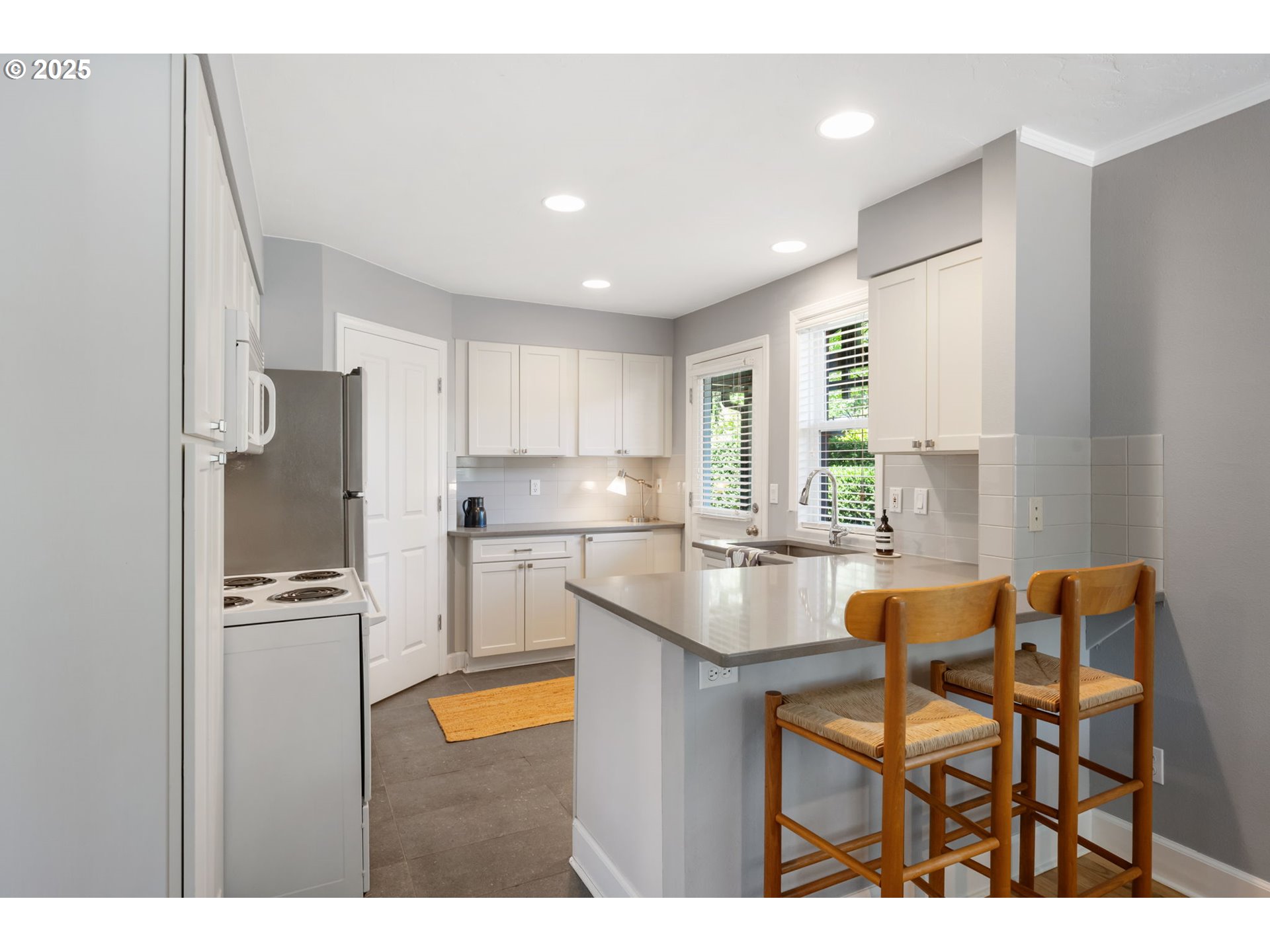 420 South State Street Lake Oswego, OR 97034 - Photo 10 of 34 Kitchen