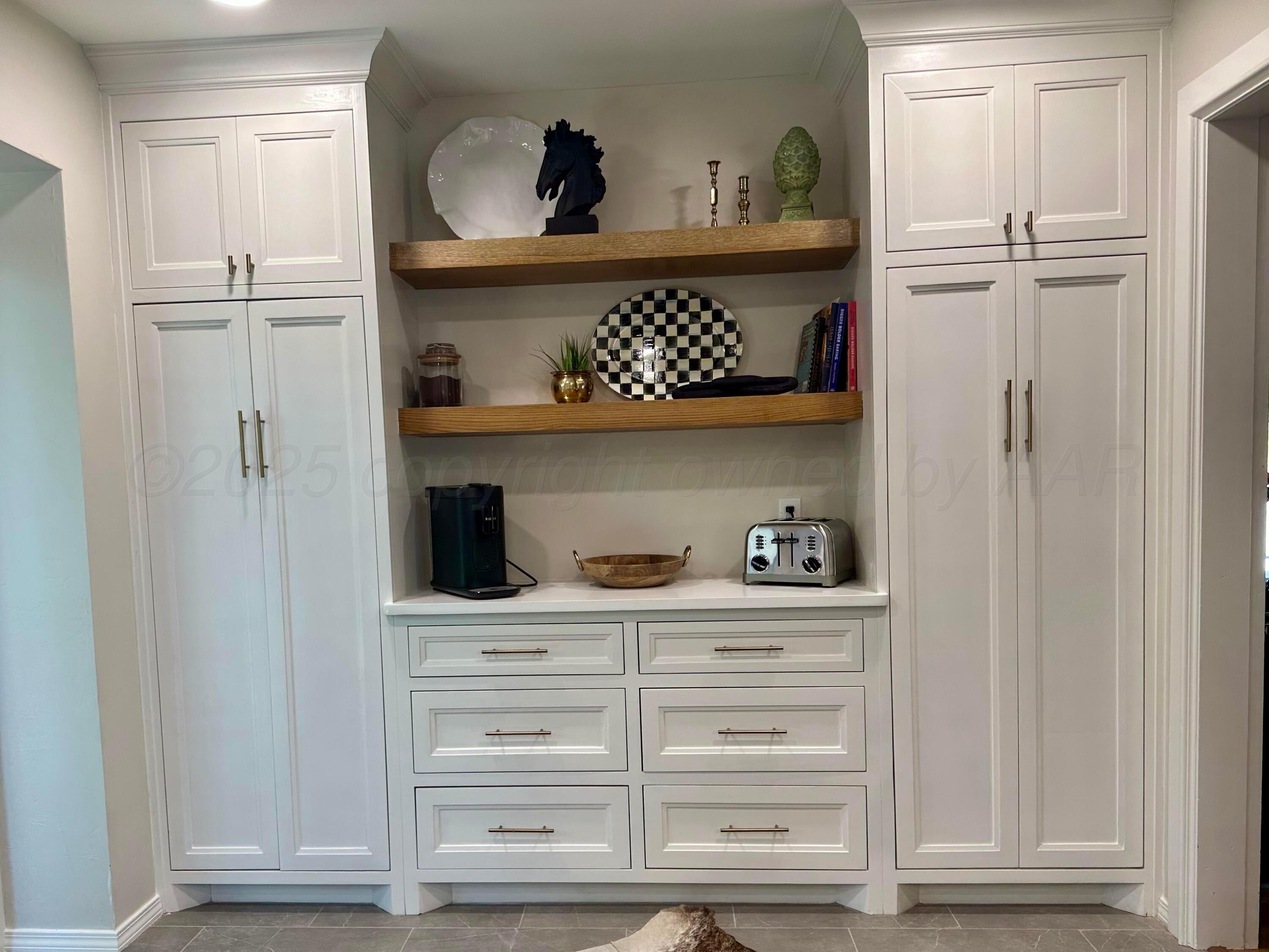 7714 Baughman Drive Amarillo, TX 79121 - Photo 15 of 37 a view of cabinets
