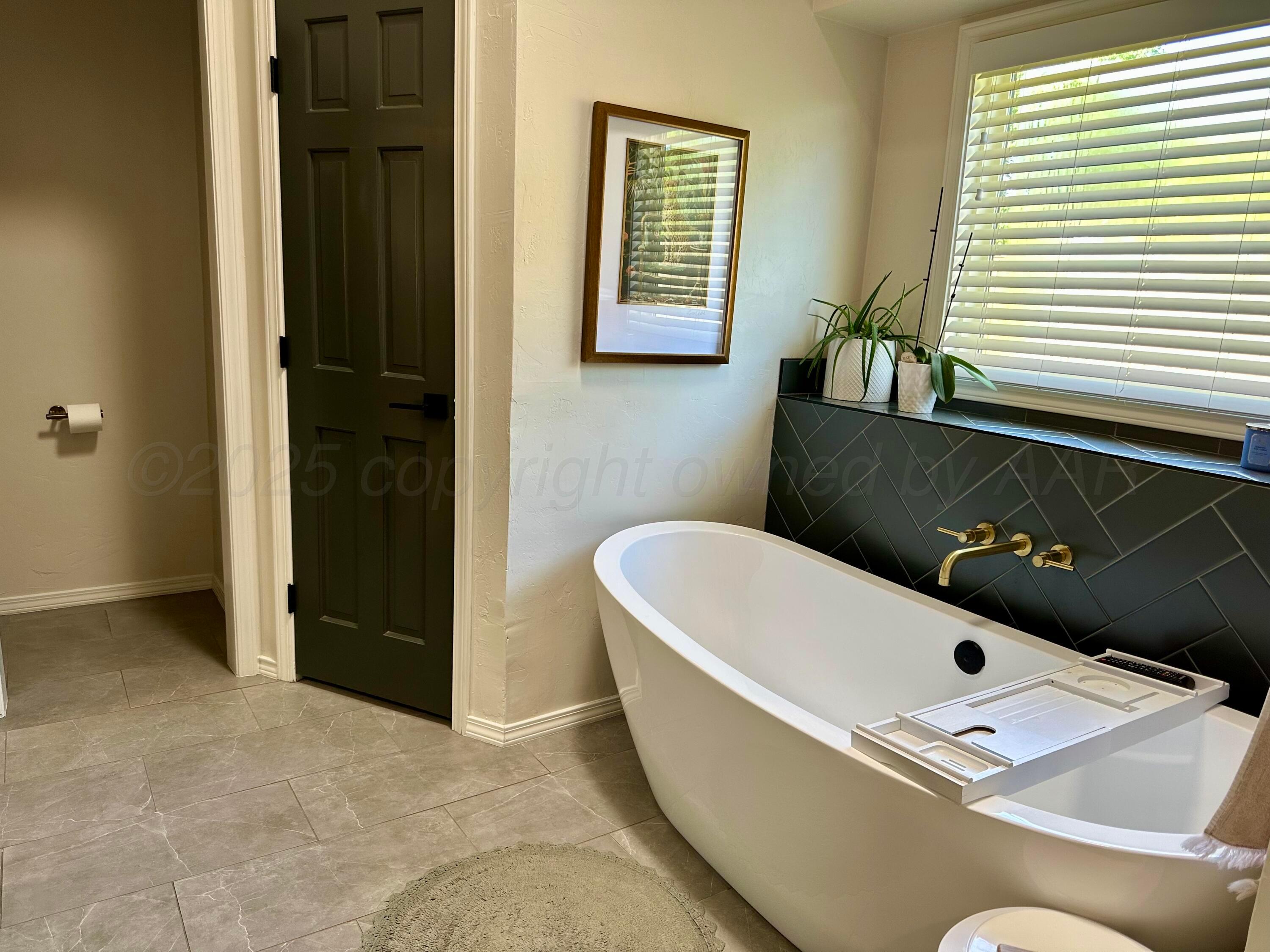 7714 Baughman Drive Amarillo, TX 79121 - Photo 23 of 37 a living room with a couch and a window