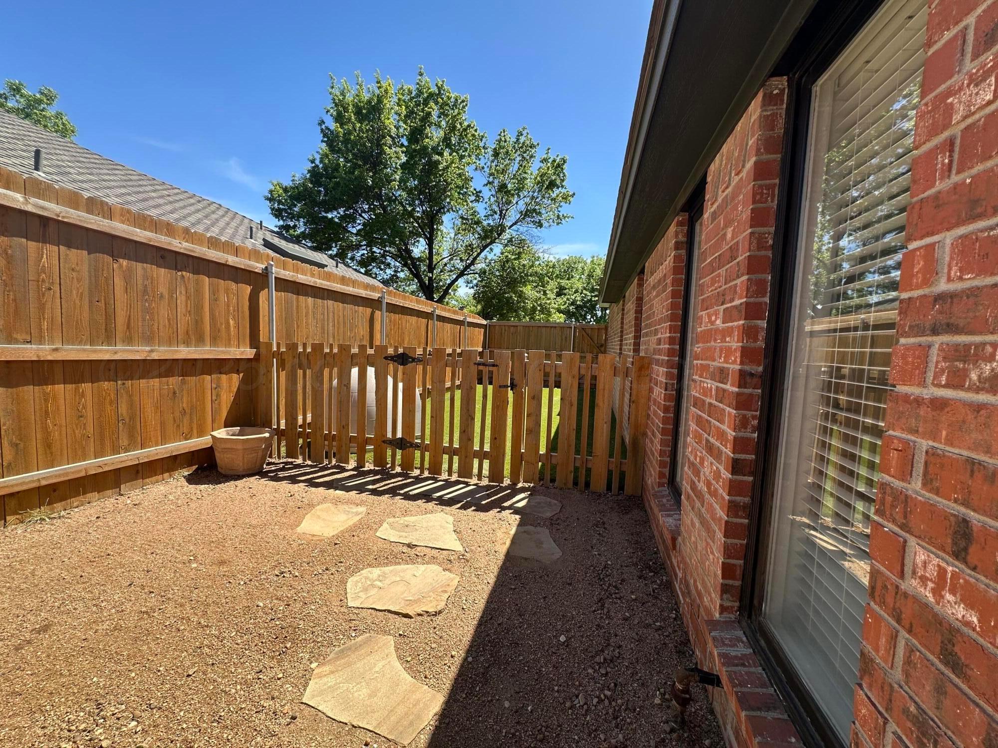 7714 Baughman Drive Amarillo, TX 79121 - Photo 33 of 37 a view of a balcony with wooden fence and floor