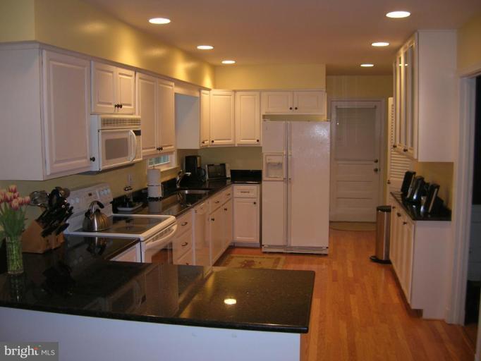 7117 Devonshire Road Alexandria, VA 22307 - Photo 3 of 21 Kitchen