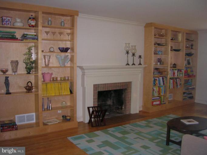 7117 Devonshire Road Alexandria, VA 22307 - Photo 9 of 21 Living Room
