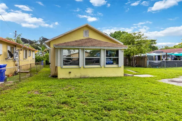 a view of a house with a backyard