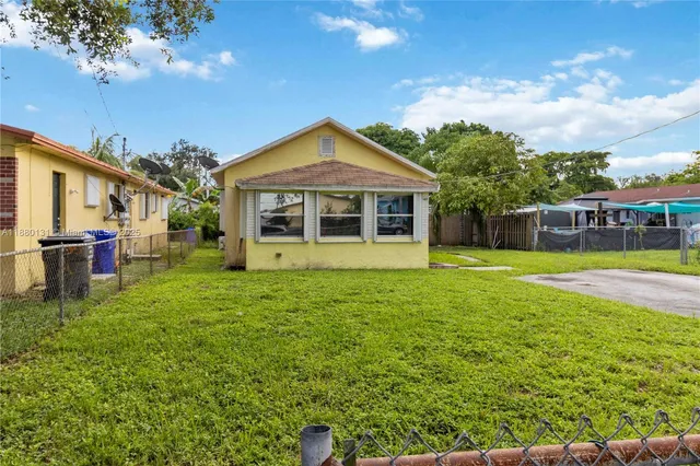 a view of a house with a backyard