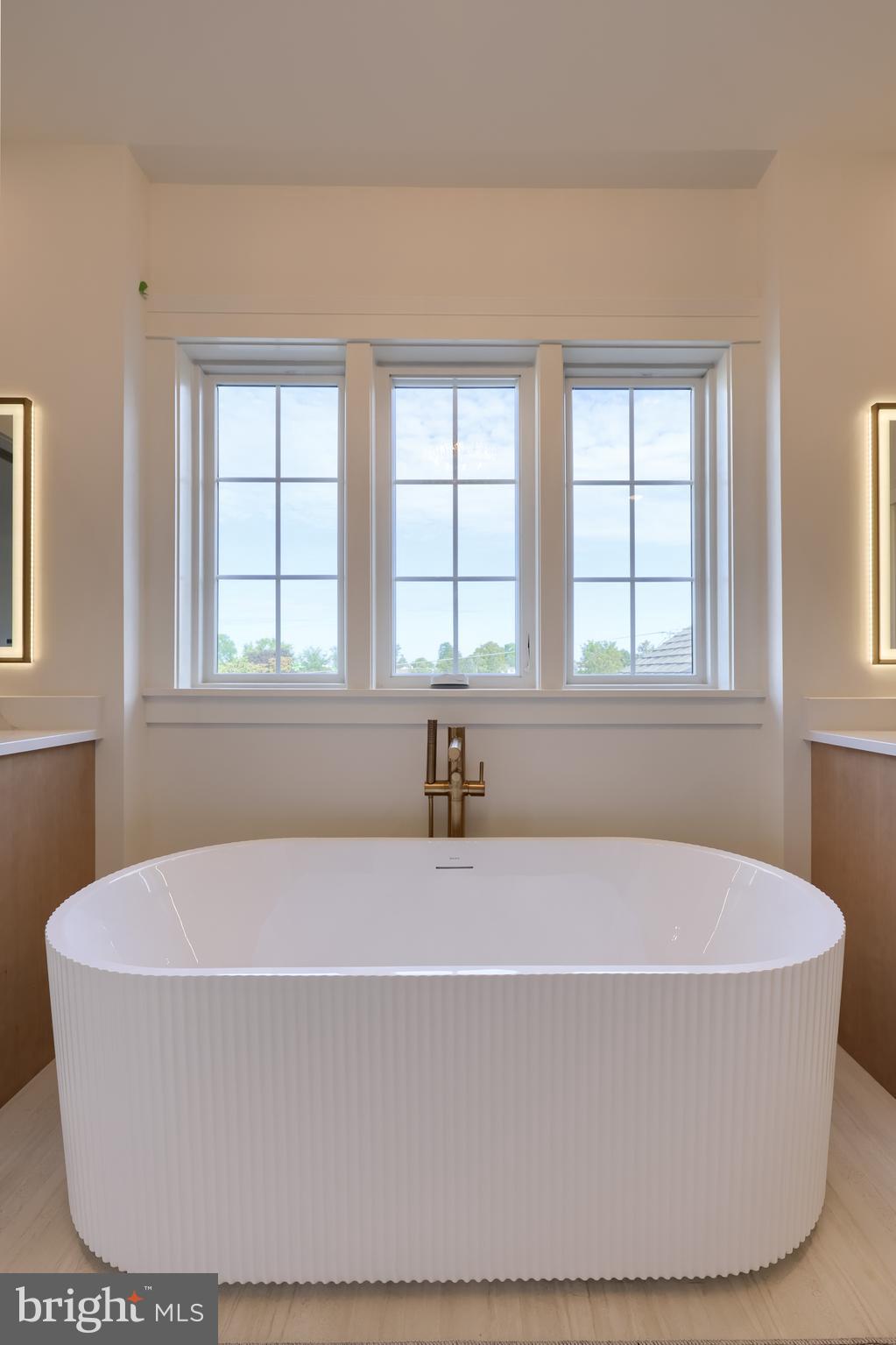 1225 Hunsicker Road Lancaster, PA 17601 - Photo 31 of 41 a bathroom with bathtub