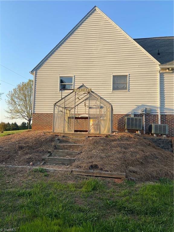 274 Ellis Hardy Road Pinnacle, NC 27043 - Photo 5 of 29