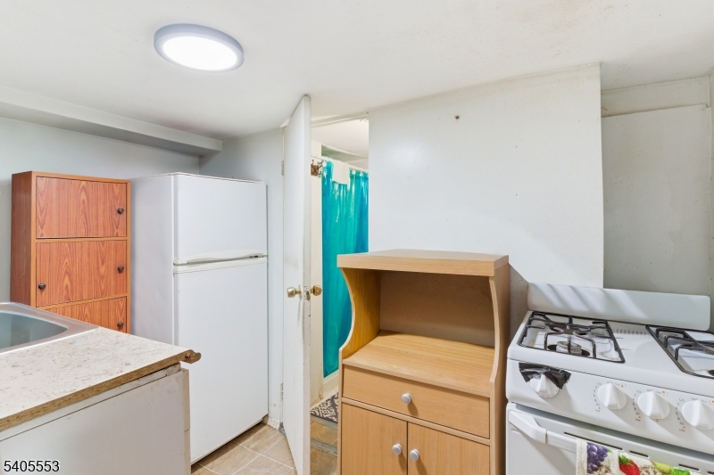 197 16th Avenue Paterson, NJ 07501 - Photo 19 of 23 a utility room with dryer and washer