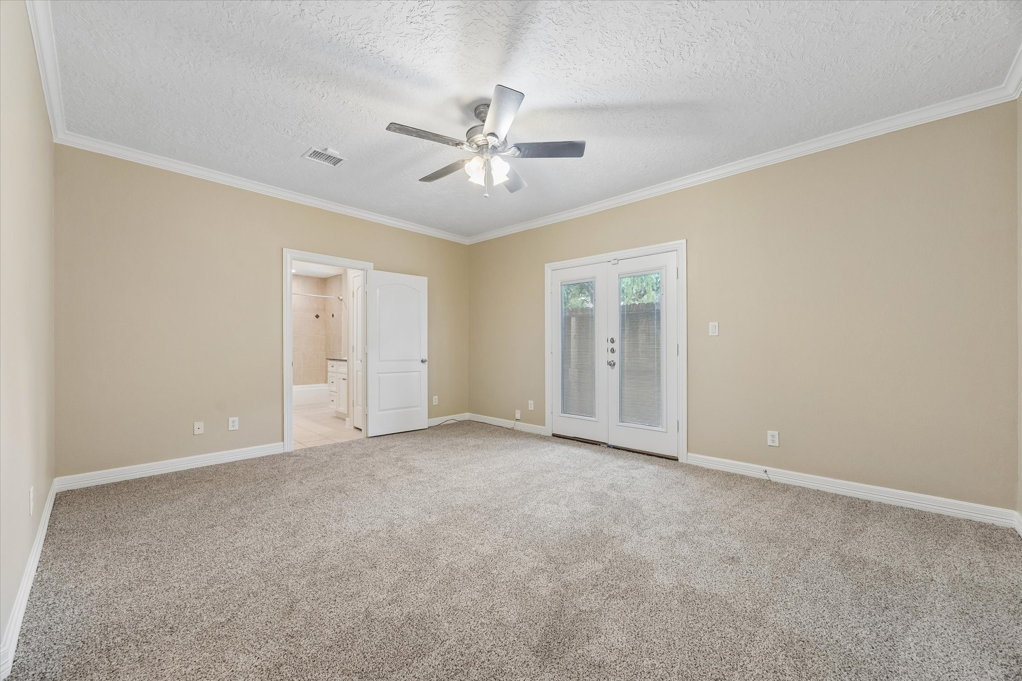 1417 Thompson Street Houston, TX 77007 - Photo 14 of 22 First floor bedroom with en-suite bath, opening to the side yard