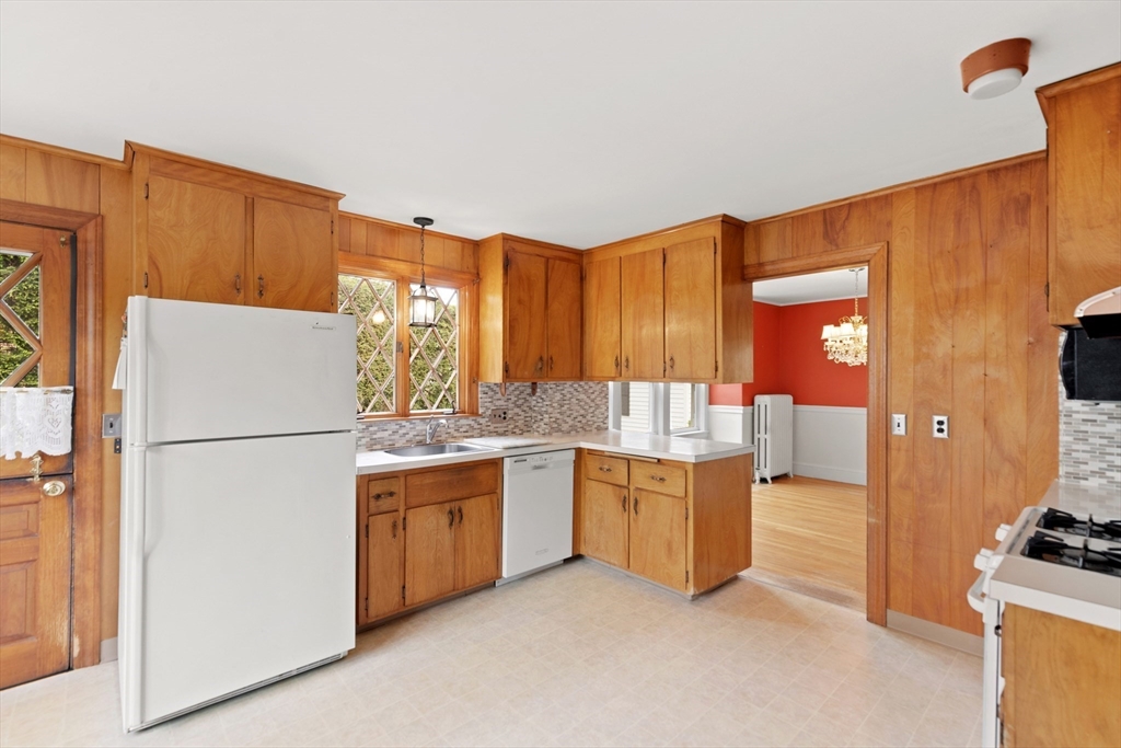 35 Badger Road Medford, MA 02155 - Photo 13 of 30