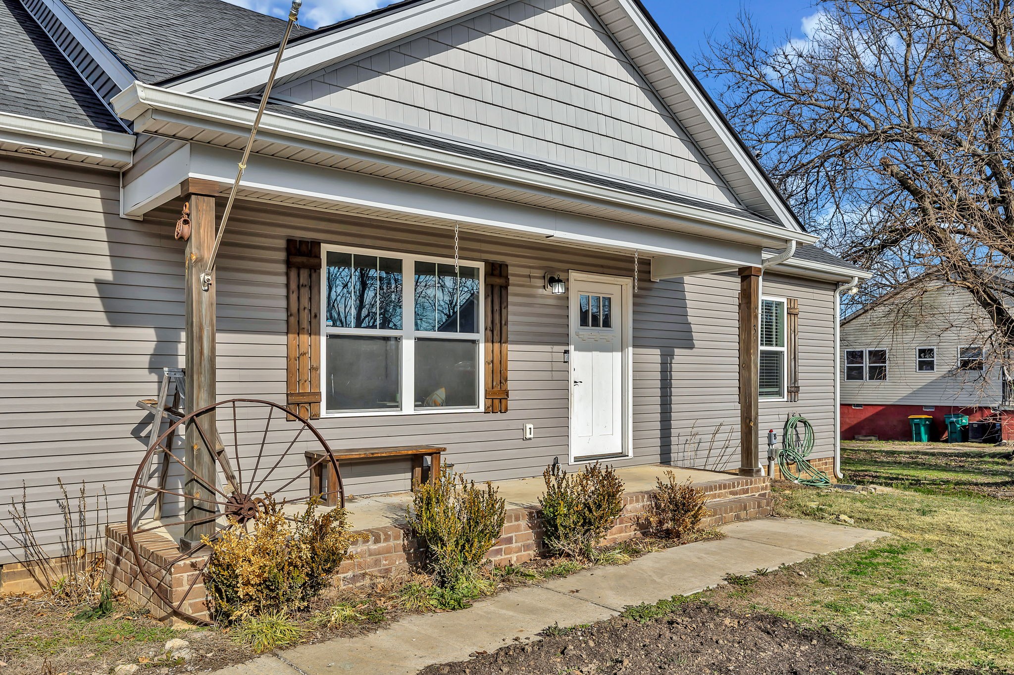 730 Cedar Street Lewisburg, TN 37091 - Photo 4 of 32 a front view of a house with a yard