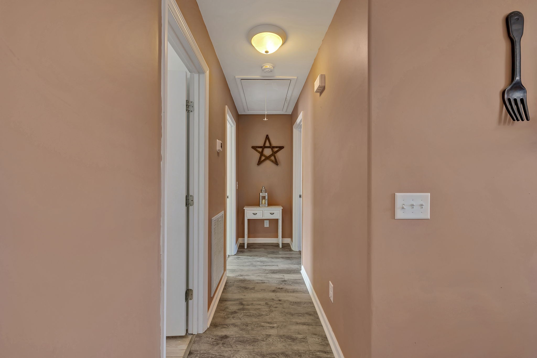 730 Cedar Street Lewisburg, TN 37091 - Photo 5 of 32 a view of a hallway with a room
