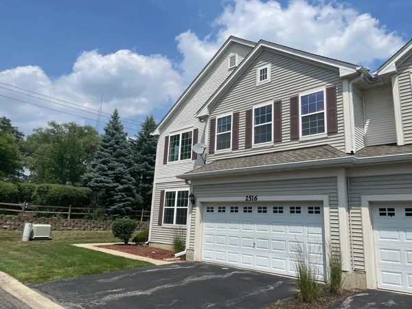 $2,300 | 2516 Hillsboro Boulevard, Aurora, IL 60503