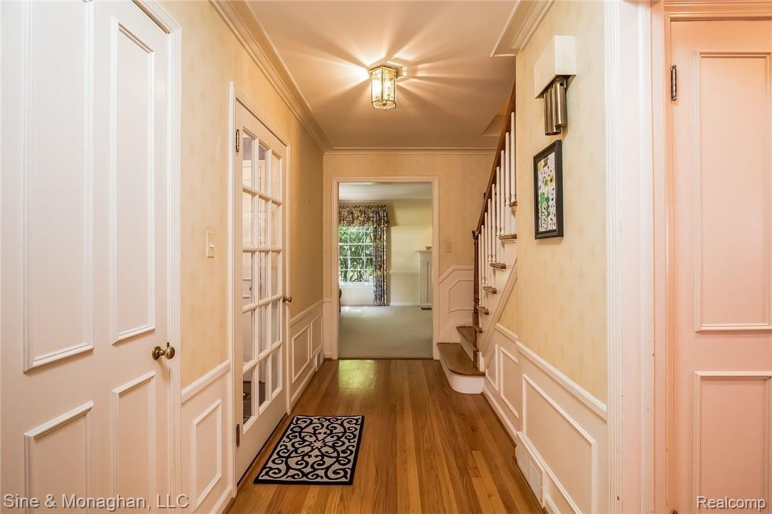 1027 Audubon Road Grosse Pointe, MI 48230 - Photo 10 of 51 011-Foyer-3063737-medium.jpg