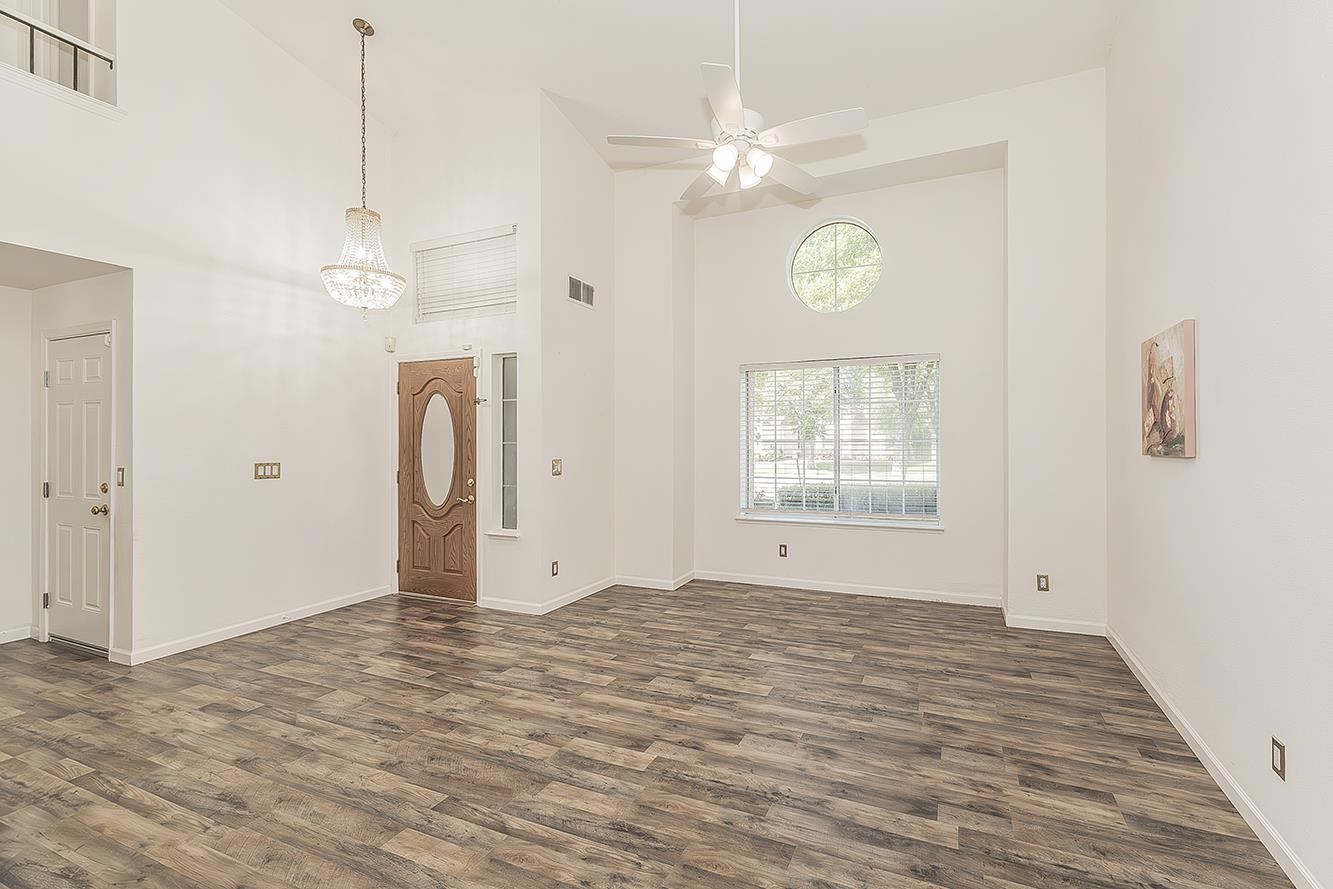 837 East Buckhill Road Fresno, CA 93720 - Photo 4 of 55 Living Area