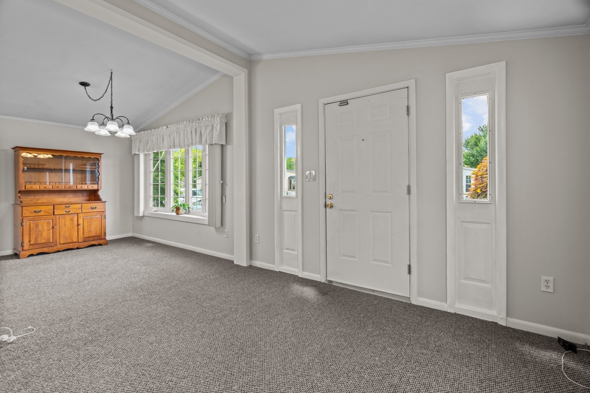 23 Castle Road Attleboro, MA 02703 - Photo 9 of 38 Gallery Image 9