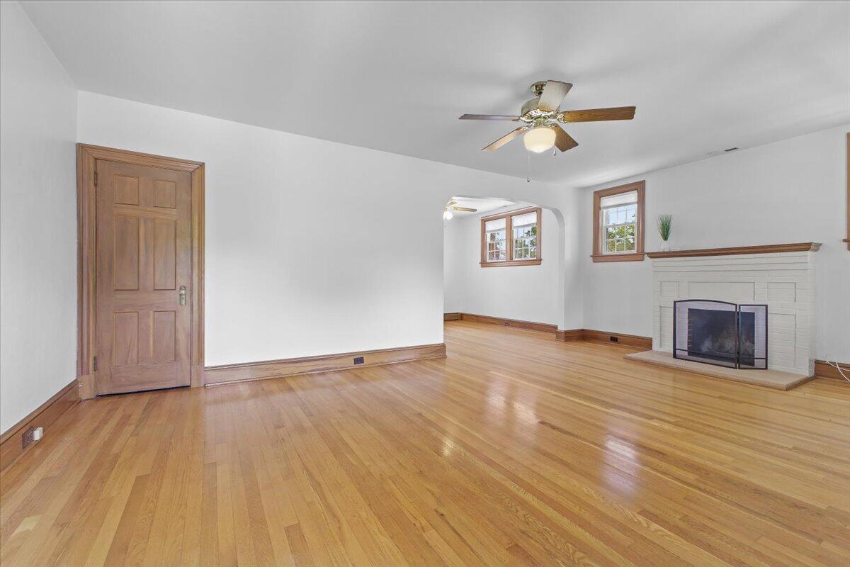 2514 Weaver Road Southwest Roanoke, VA 24015 - Photo 5 of 33 Living Room