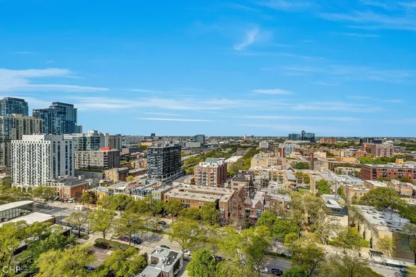 $2,200 | 1355 North Sandburg Terrace, Unit 2005, Chicago, IL 60610