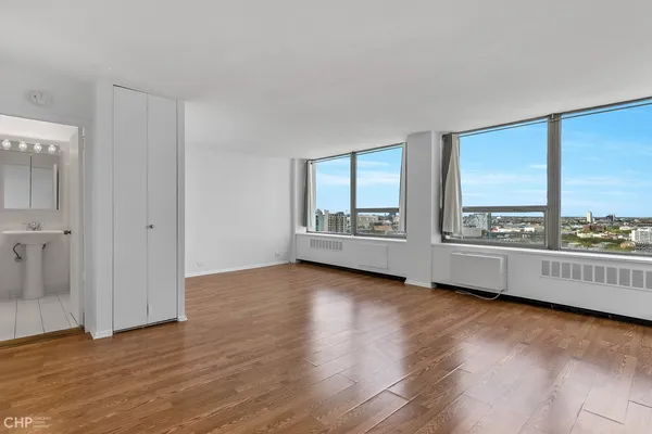 $2,200 | 1355 North Sandburg Terrace, Unit 2005, Chicago, IL 60610