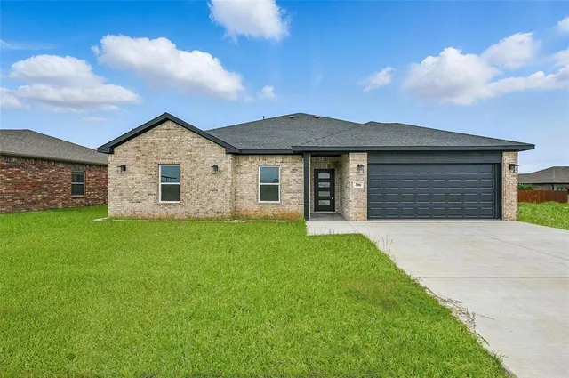 $315,000 | 306 Day Drive, Mabank, TX 75156