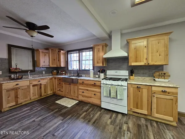 $610,000 | 3651 Baker Highway, Huntsville, TN 37756