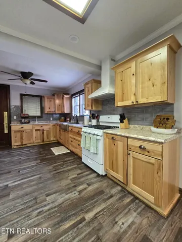 $640,000 | 3651 Baker Highway, Huntsville, TN 37756