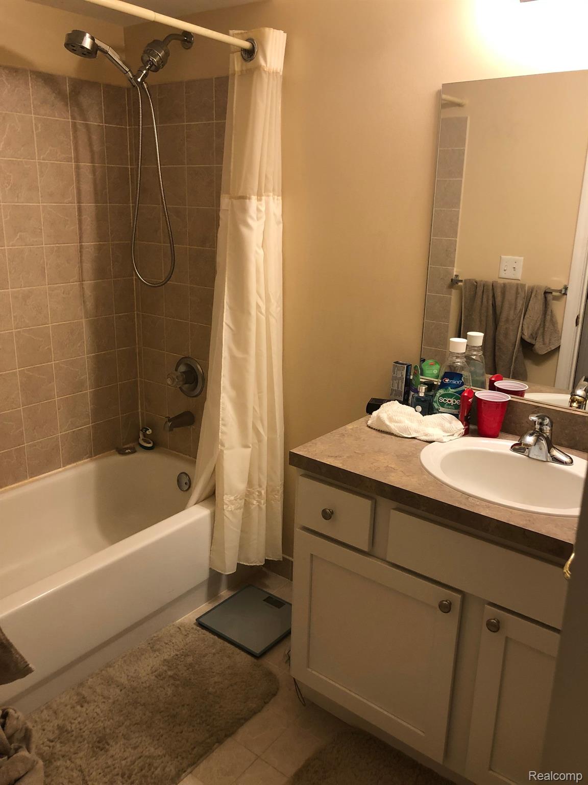 3586 Oakmonte Boulevard Rochester, MI 48306 - Photo 8 of 17 Gallery Image 8
