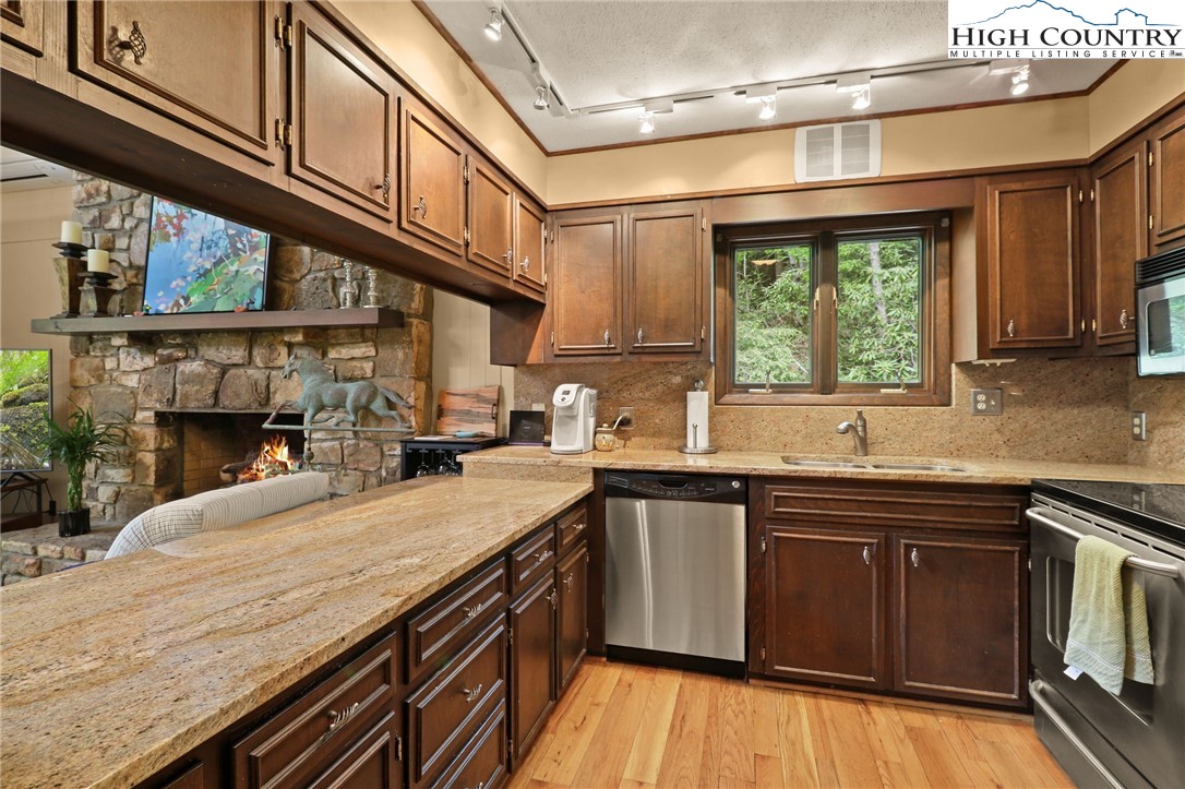 143 Sycamore Boone, NC 28607 - Photo 8 of 33 Gallery Image 8