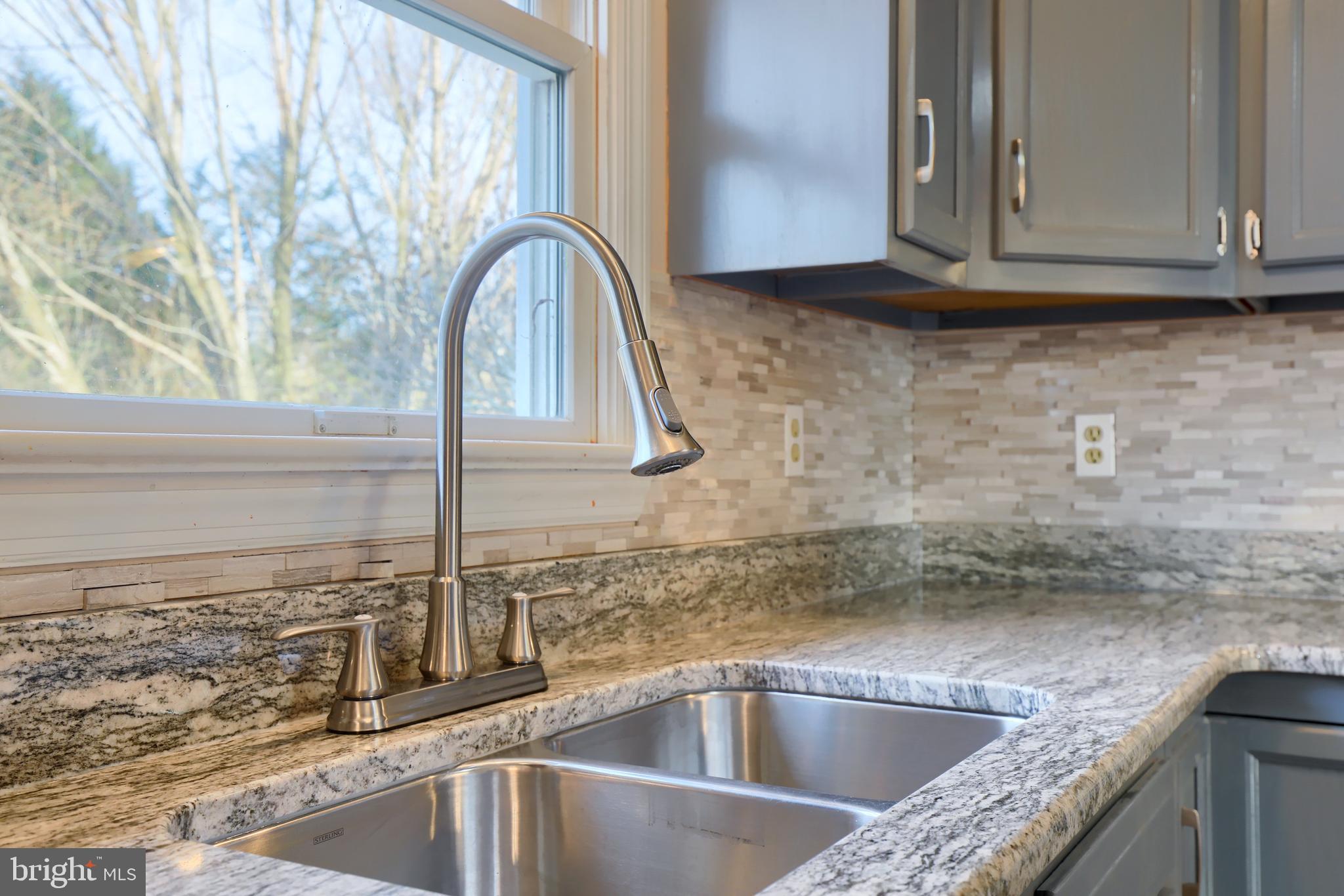 161 Covered Bridge Road Elizabethtown, PA 17022 - Photo 13 of 33 Brand New Sink, Faucet, Granite and Back Splash!