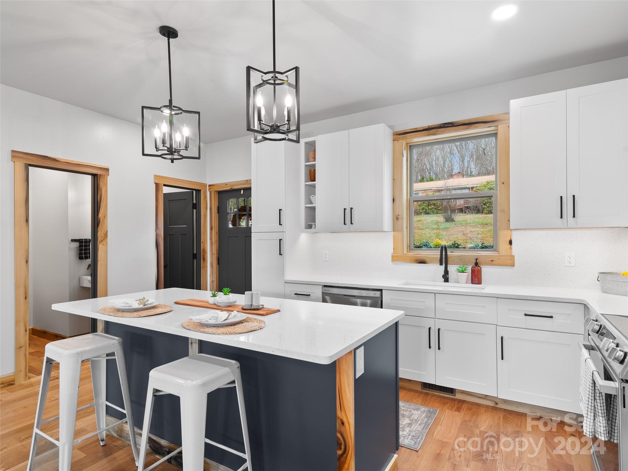 282 County Road Waynesville, NC 28785 - Photo 5 of 41 Gallery Image 5