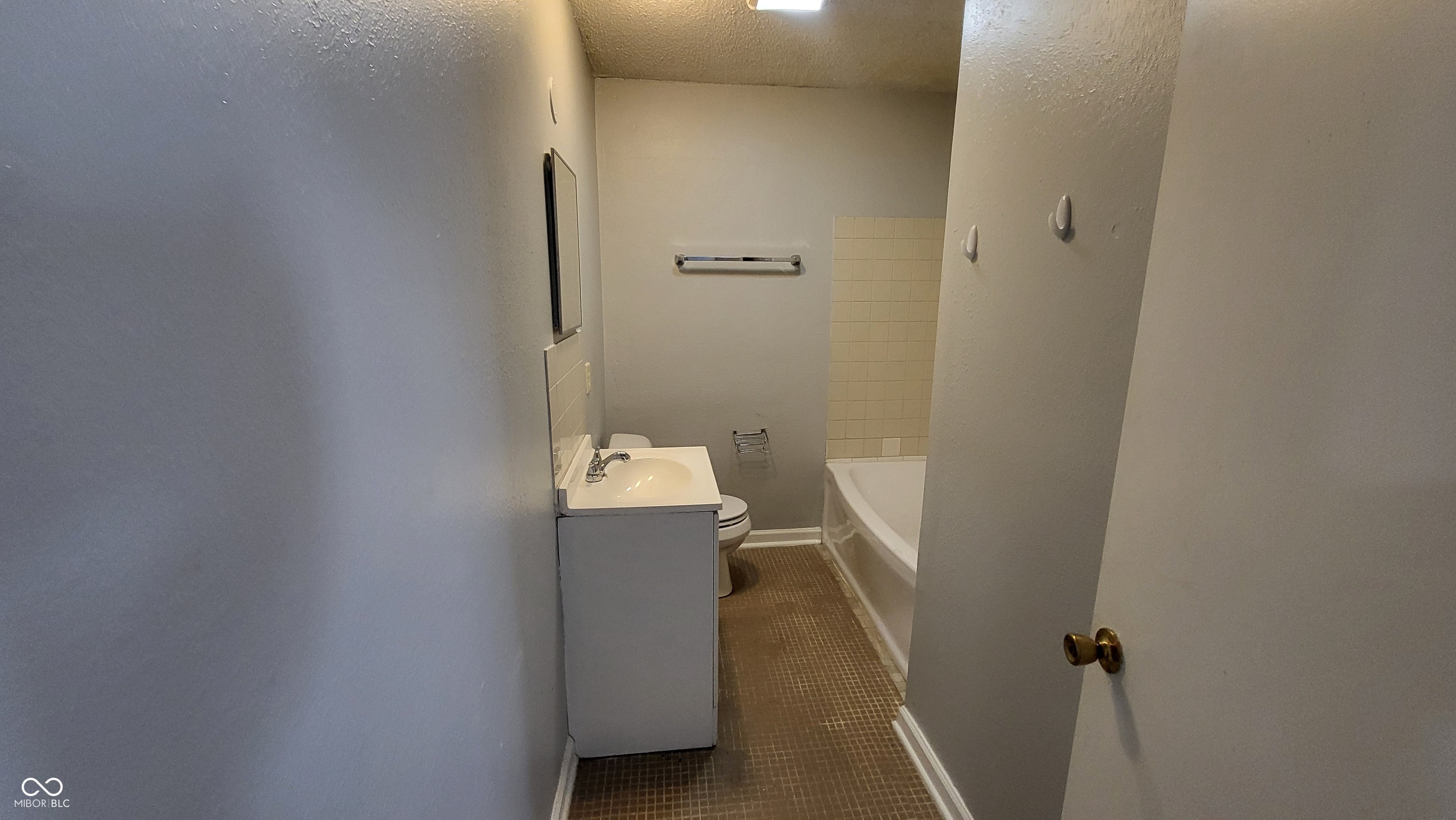 6149 Commodore Drive Indianapolis, IN 46219 - Photo 12 of 14