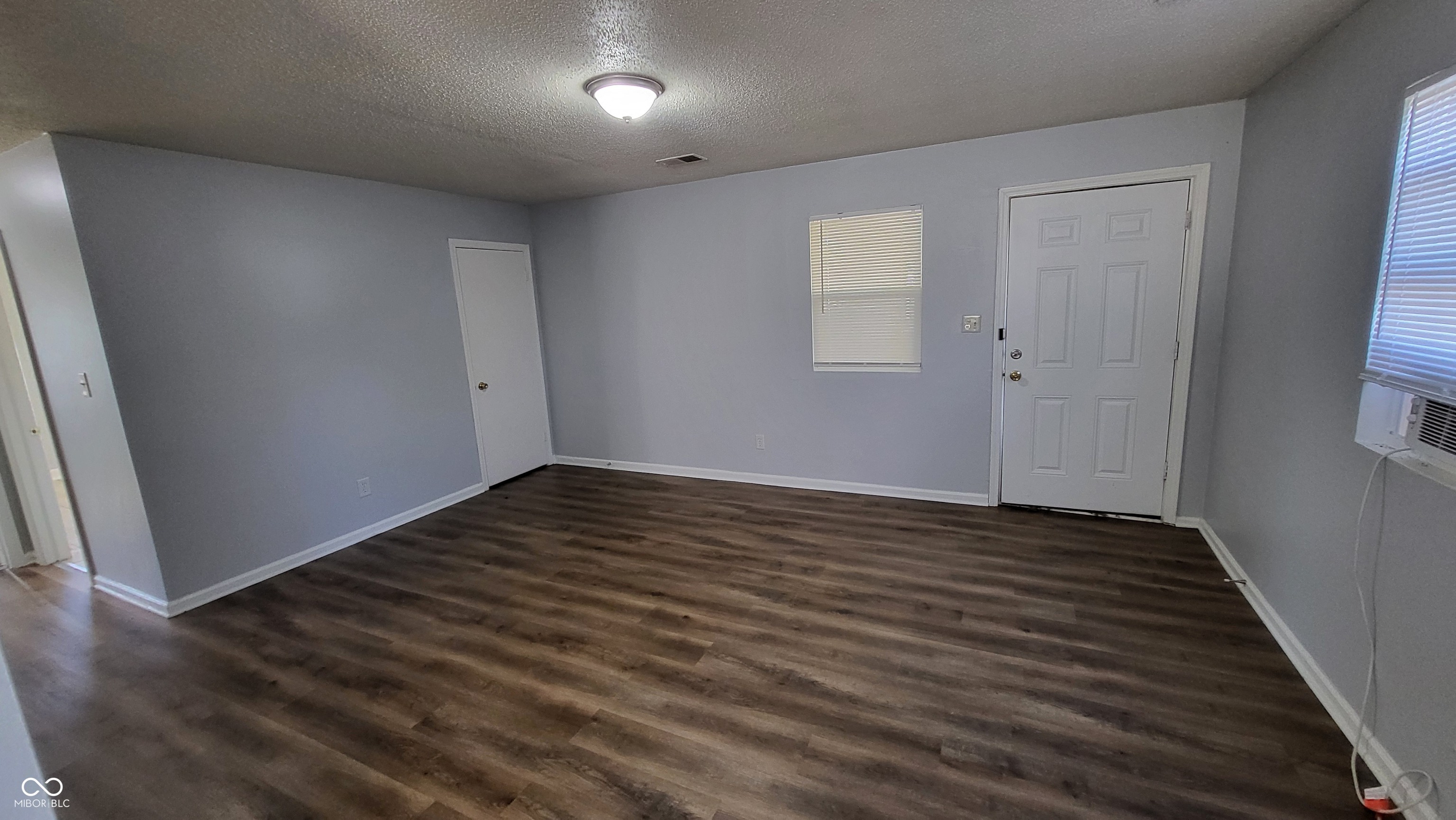 6149 Commodore Drive Indianapolis, IN 46219 - Photo 3 of 13