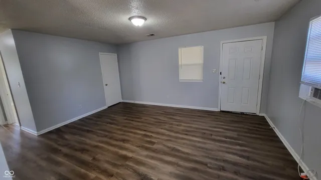 $1,050 | 6149 Commodore Drive, Indianapolis, IN 46219